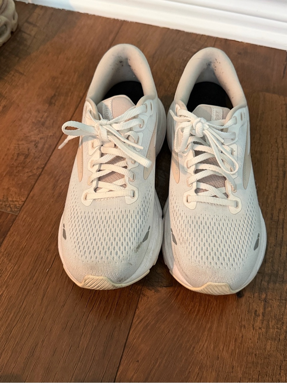 Brooks Women's White Beige Running Sneakers